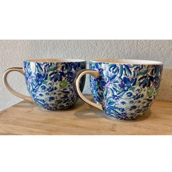 Lilly Pulitzer | (2) Lion Around Print Ceramic Mugs Blue & Green Floral 12 oz - Picture 4 of 10